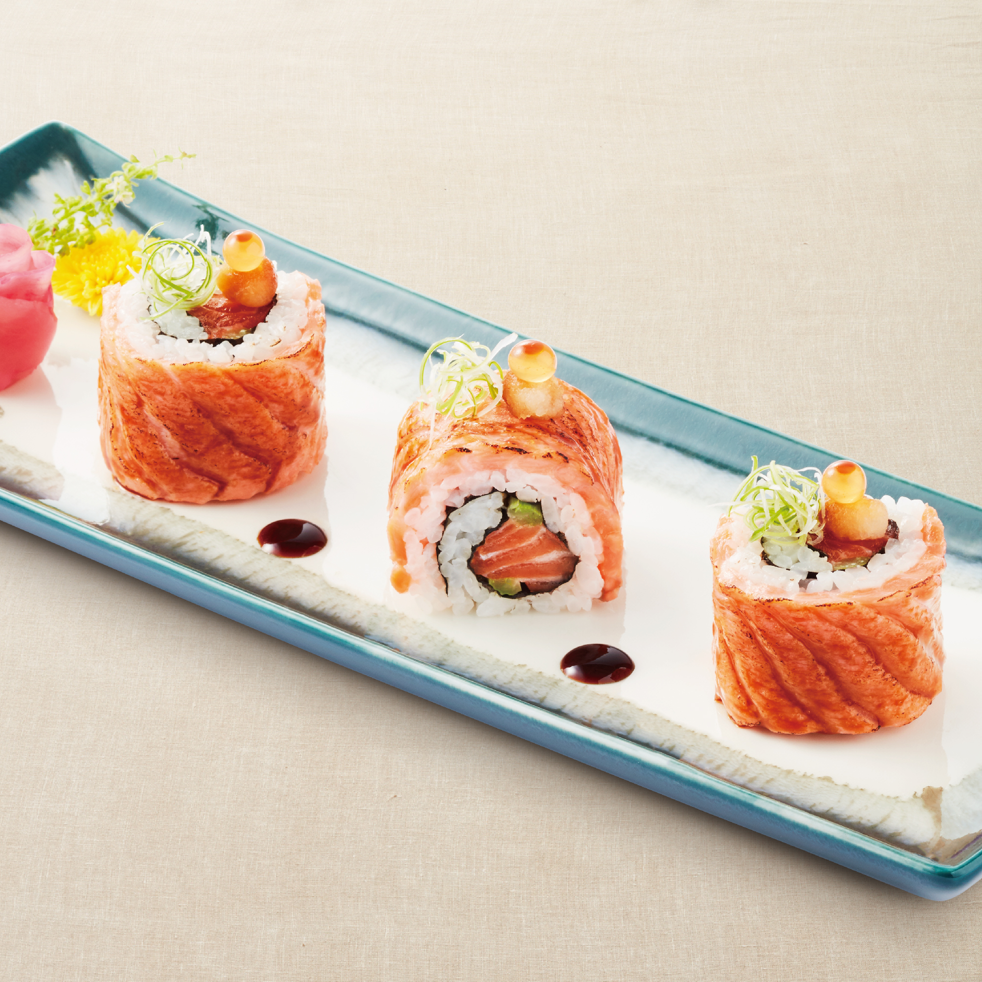 Spicy Aburi Salmon Roll